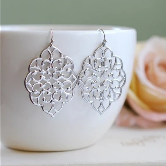 Jewelry - 🎉HP🎉 NWT 925 Silver Dangle Earrings